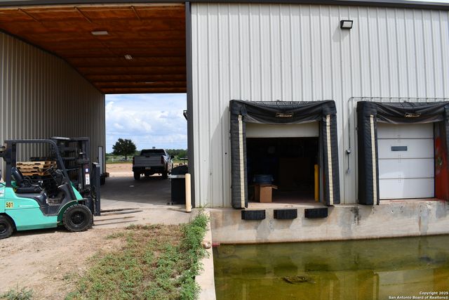 13688 S I-35, Dilley, TX 78017