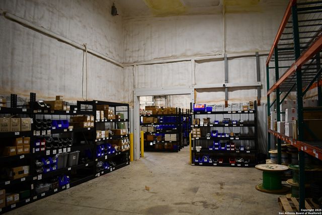 13688 S I-35, Dilley, TX 78017