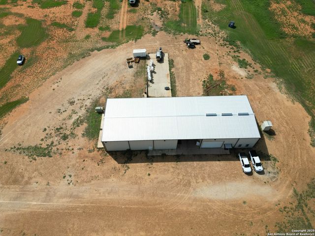 13688 S I-35, Dilley, TX 78017