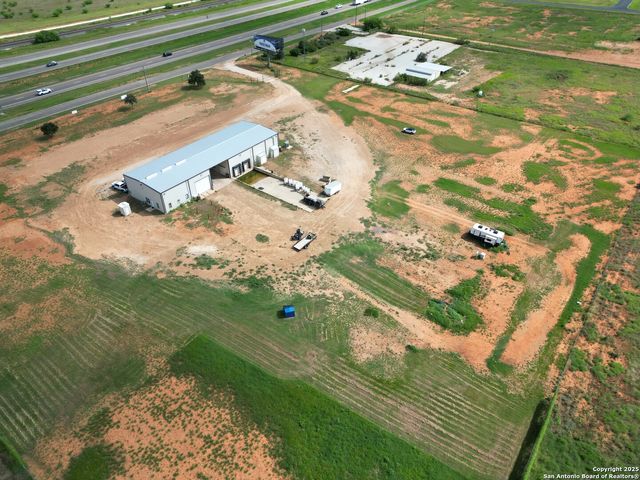 13688 S I-35, Dilley, TX 78017