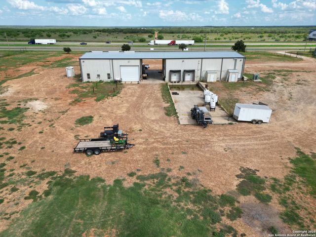 13688 S I-35, Dilley, TX 78017