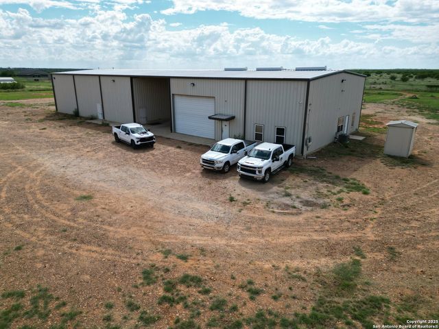 13688 S I-35, Dilley, TX 78017