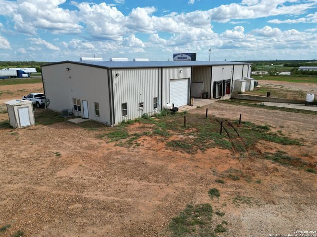 13688 S I-35, Dilley, TX 78017