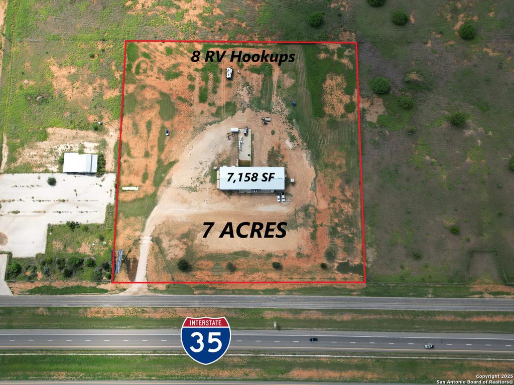 13688 S I-35, Dilley, TX 78017