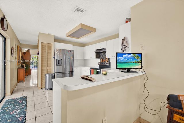 10528 SW 118th Pl, Miami, FL 33186