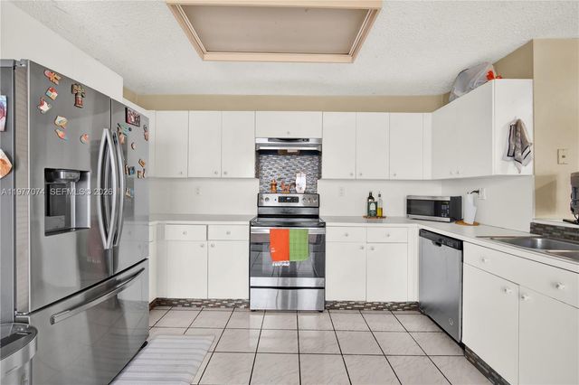 10528 SW 118th Pl, Miami, FL 33186