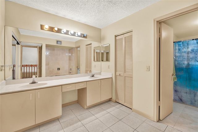 10528 SW 118th Pl, Miami, FL 33186