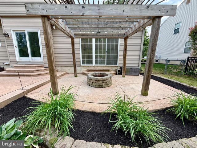 4 BLACK PINE LN, Lumberton, NJ 08048