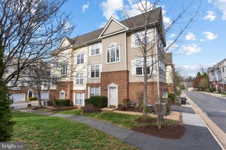 8074 NICOSH CIRCLE LN #50, Falls Church, VA 22042