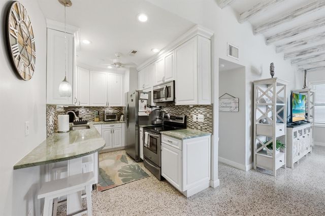 7 Belair Drive, Boynton Beach, FL 33435