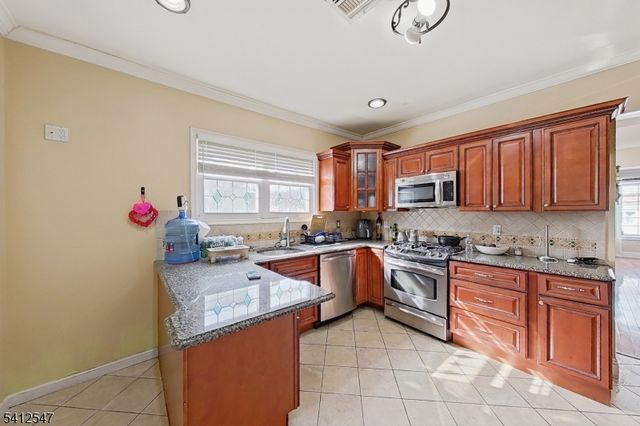 80 Newark Ave, Paterson City, NJ 07503