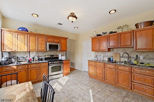 80 Newark Ave, Paterson City, NJ 07503