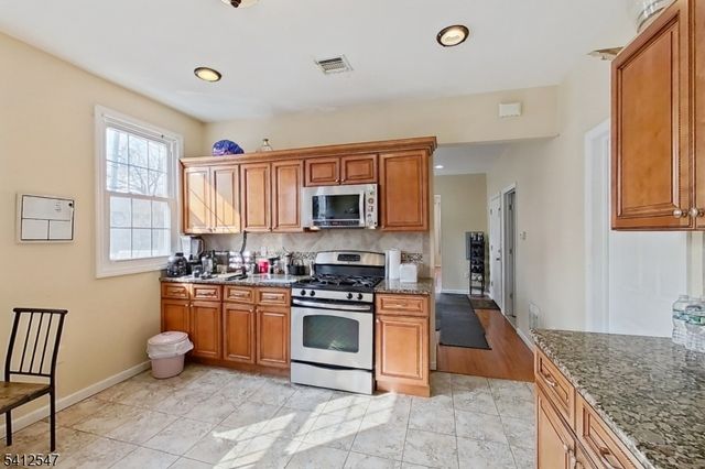 80 Newark Ave, Paterson City, NJ 07503