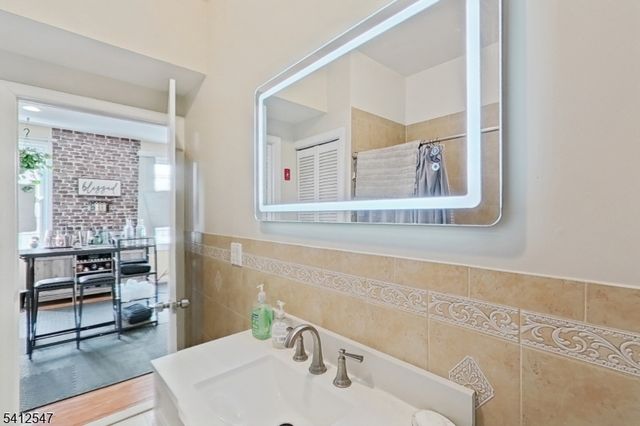 80 Newark Ave, Paterson City, NJ 07503