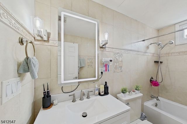 80 Newark Ave, Paterson City, NJ 07503