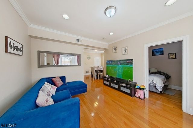 80 Newark Ave, Paterson City, NJ 07503