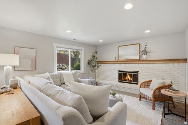 11865 S MAPLE RIDGE RD, Sandy, UT 84094