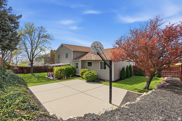 11865 S MAPLE RIDGE RD, Sandy, UT 84094