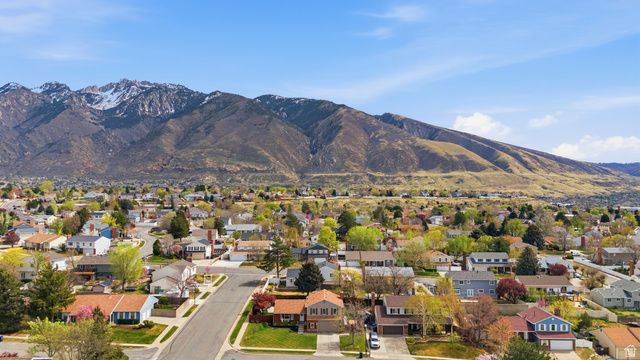 11865 S MAPLE RIDGE RD, Sandy, UT 84094