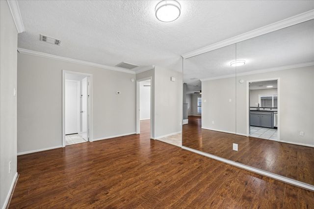 727 Bunker Hill Road 12, Houston, TX 77024