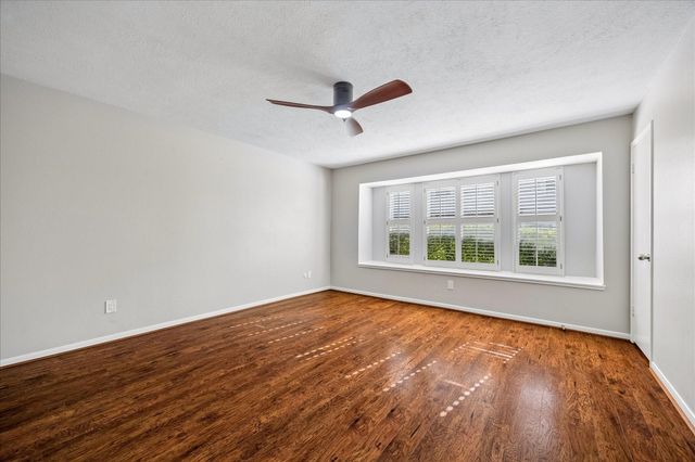 727 Bunker Hill Road 12, Houston, TX 77024