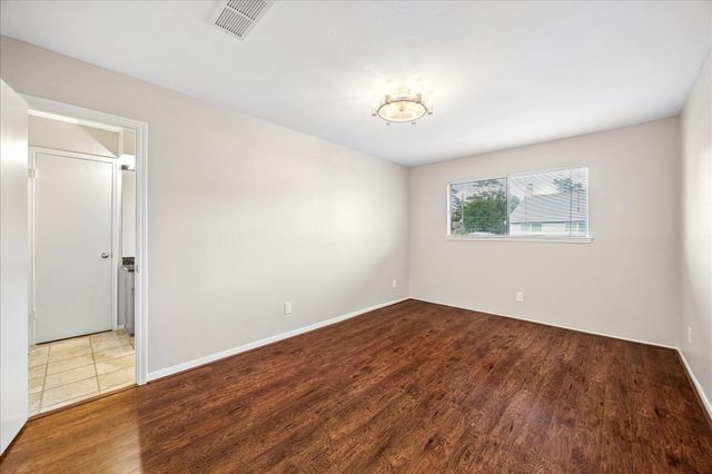 727 Bunker Hill Road 12, Houston, TX 77024