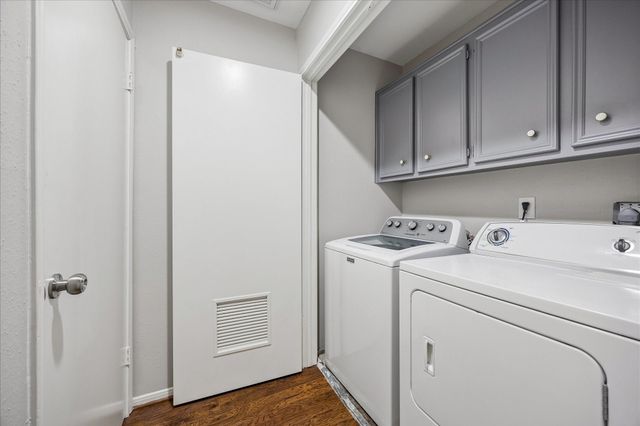 727 Bunker Hill Road 12, Houston, TX 77024