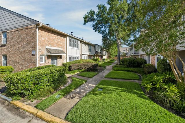 727 Bunker Hill Road 12, Houston, TX 77024