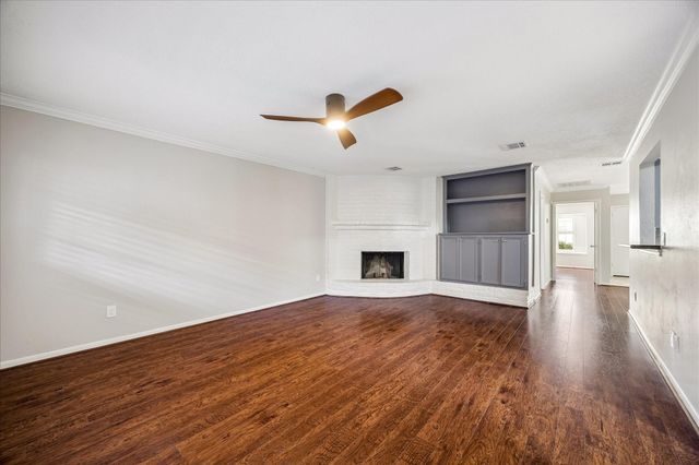 727 Bunker Hill Road 12, Houston, TX 77024