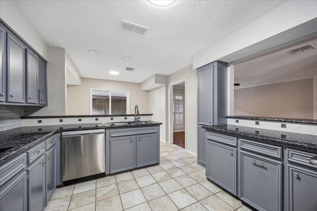 727 Bunker Hill Road 12, Houston, TX 77024