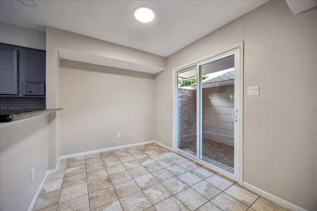 727 Bunker Hill Road 12, Houston, TX 77024
