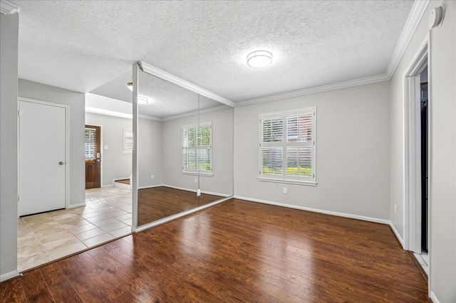 727 Bunker Hill Road 12, Houston, TX 77024