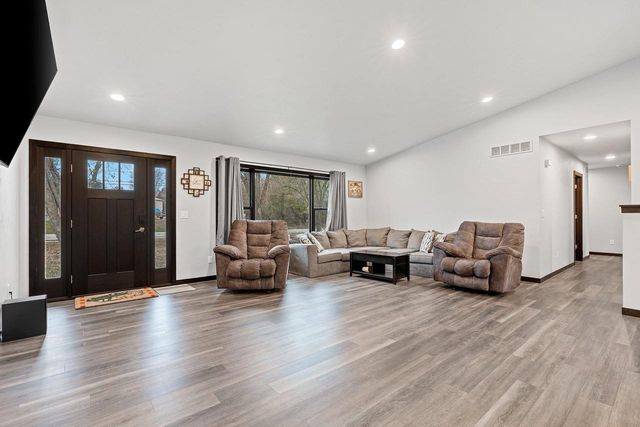 W9566 COUNTY RD JJ, Hortonville, WI 54944