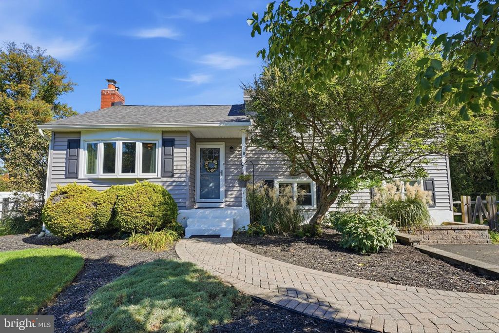 18 OAKDALE BLVD, YARDLEY, PA 19067 — exterior