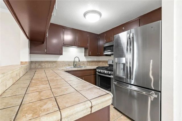 3050 S Bristol 1J, Santa Ana, CA 92704
