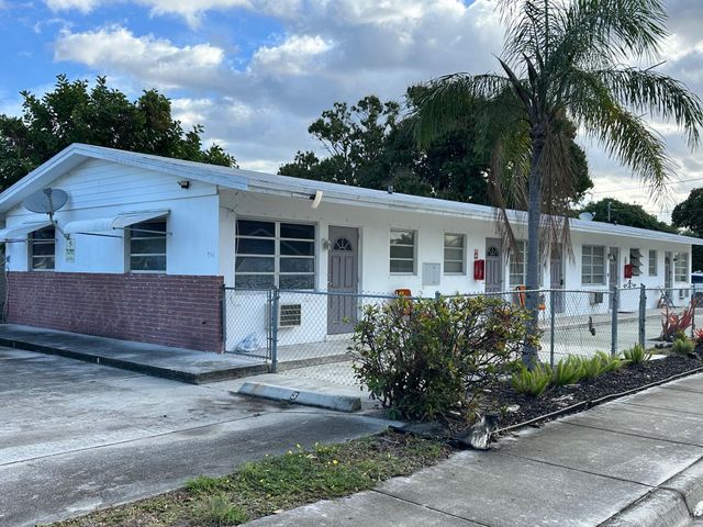 932 S B Street, Lake Worth Beach, FL 33460