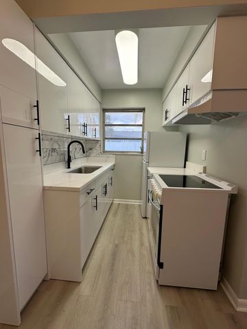 932 S B Street, Lake Worth Beach, FL 33460