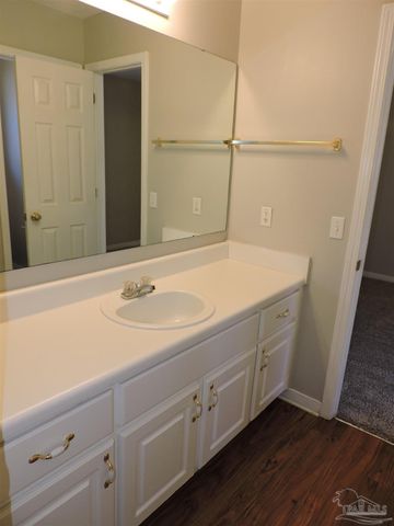 1897 Gulf Bay Ln, Pensacola, FL 32506