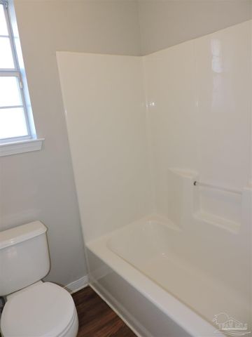 1897 Gulf Bay Ln, Pensacola, FL 32506