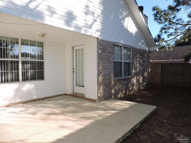 1897 Gulf Bay Ln, Pensacola, FL 32506