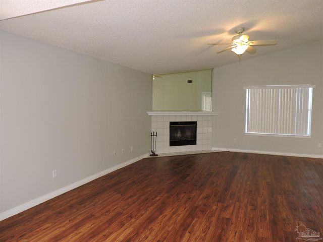 1897 Gulf Bay Ln, Pensacola, FL 32506