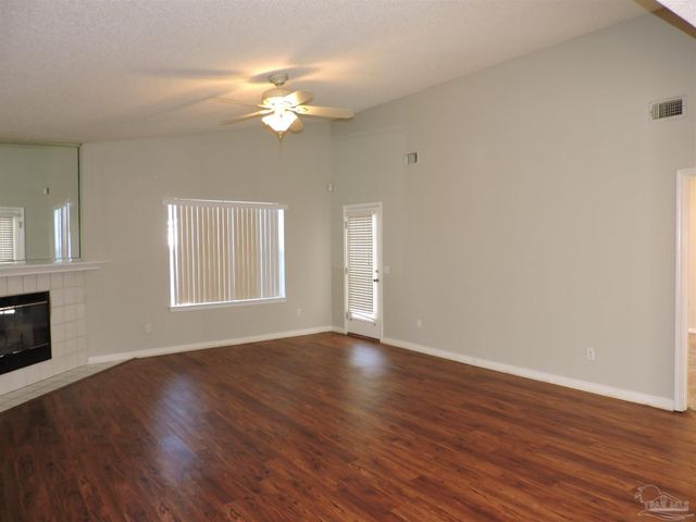 1897 Gulf Bay Ln, Pensacola, FL 32506