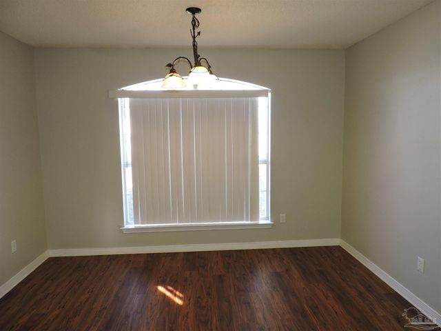 1897 Gulf Bay Ln, Pensacola, FL 32506