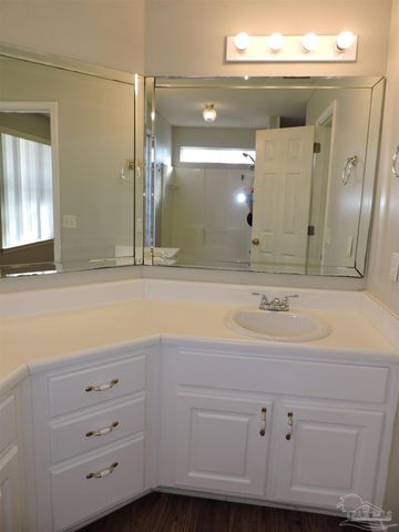 1897 Gulf Bay Ln, Pensacola, FL 32506