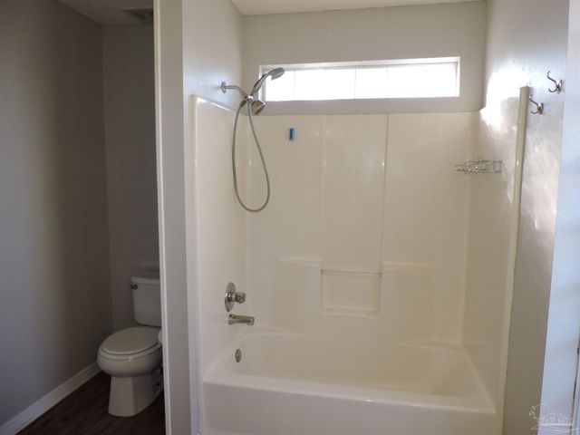 1897 Gulf Bay Ln, Pensacola, FL 32506