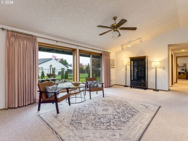 702 Ne 134TH St, Vancouver, WA 98685