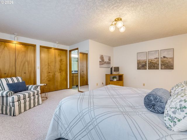 702 Ne 134TH St, Vancouver, WA 98685