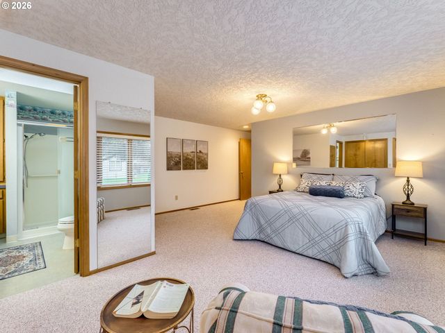 702 Ne 134TH St, Vancouver, WA 98685