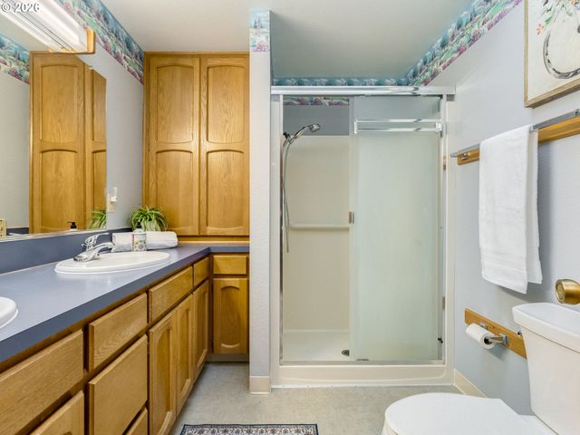 702 Ne 134TH St, Vancouver, WA 98685