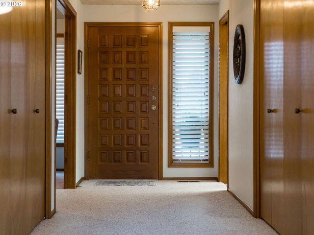 702 Ne 134TH St, Vancouver, WA 98685